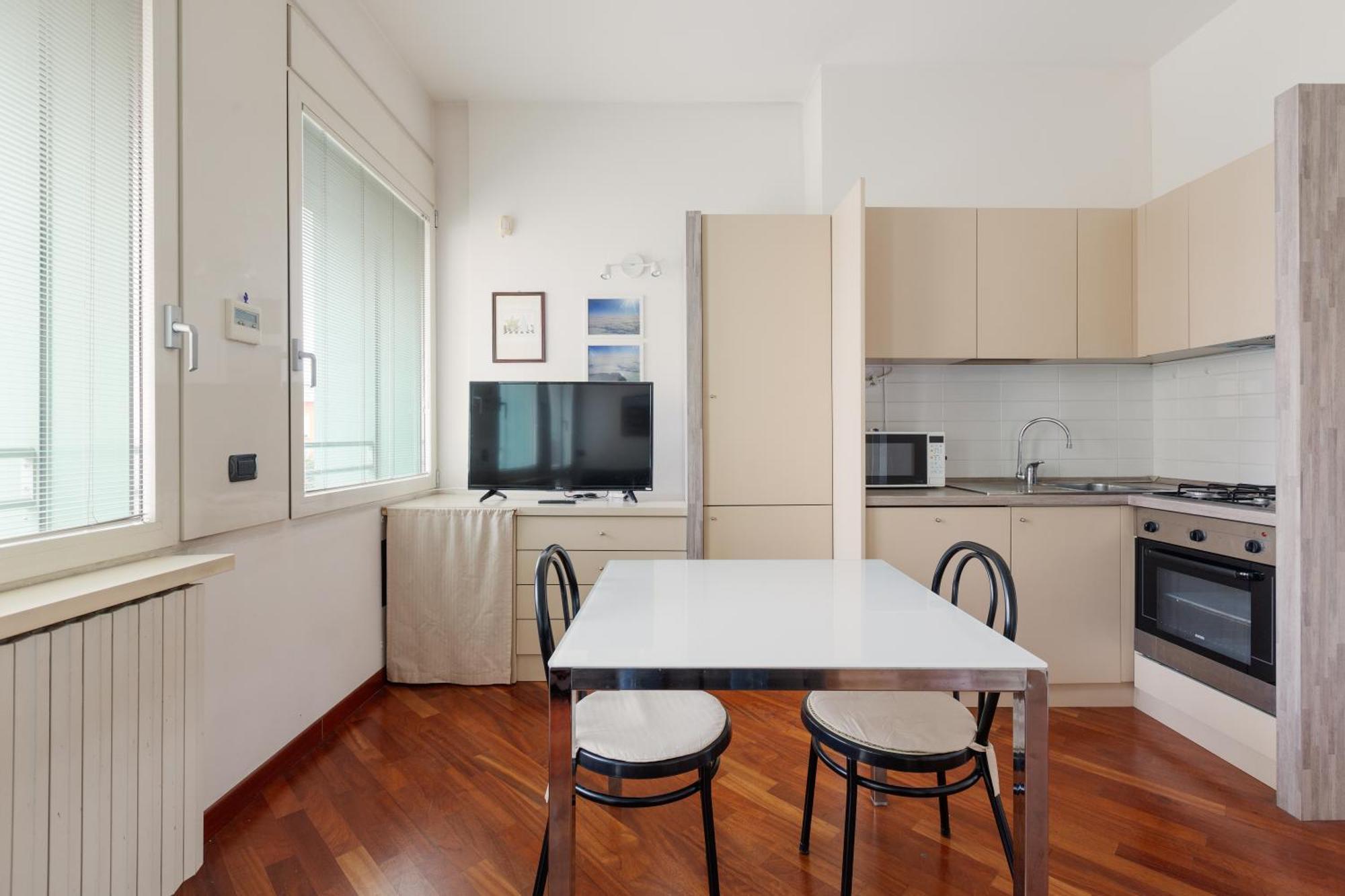 Bright & Comfy Apartment With Parking Milánó Kültér fotó