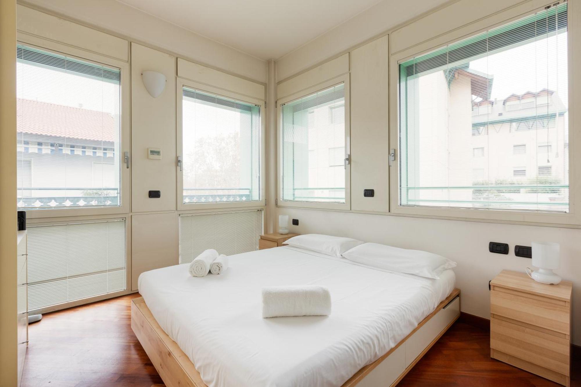 Bright & Comfy Apartment With Parking Milánó Kültér fotó